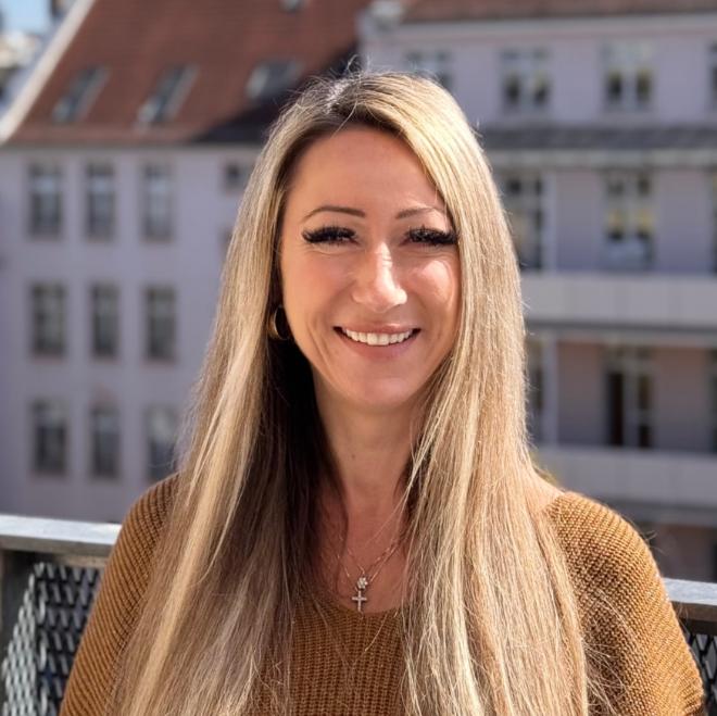 Bild einer jungen blonden Frau mit langen Haaren (c) SkF Familienzentrum Monikahaus Bild einer jungen blonden Frau mit langen Haaren