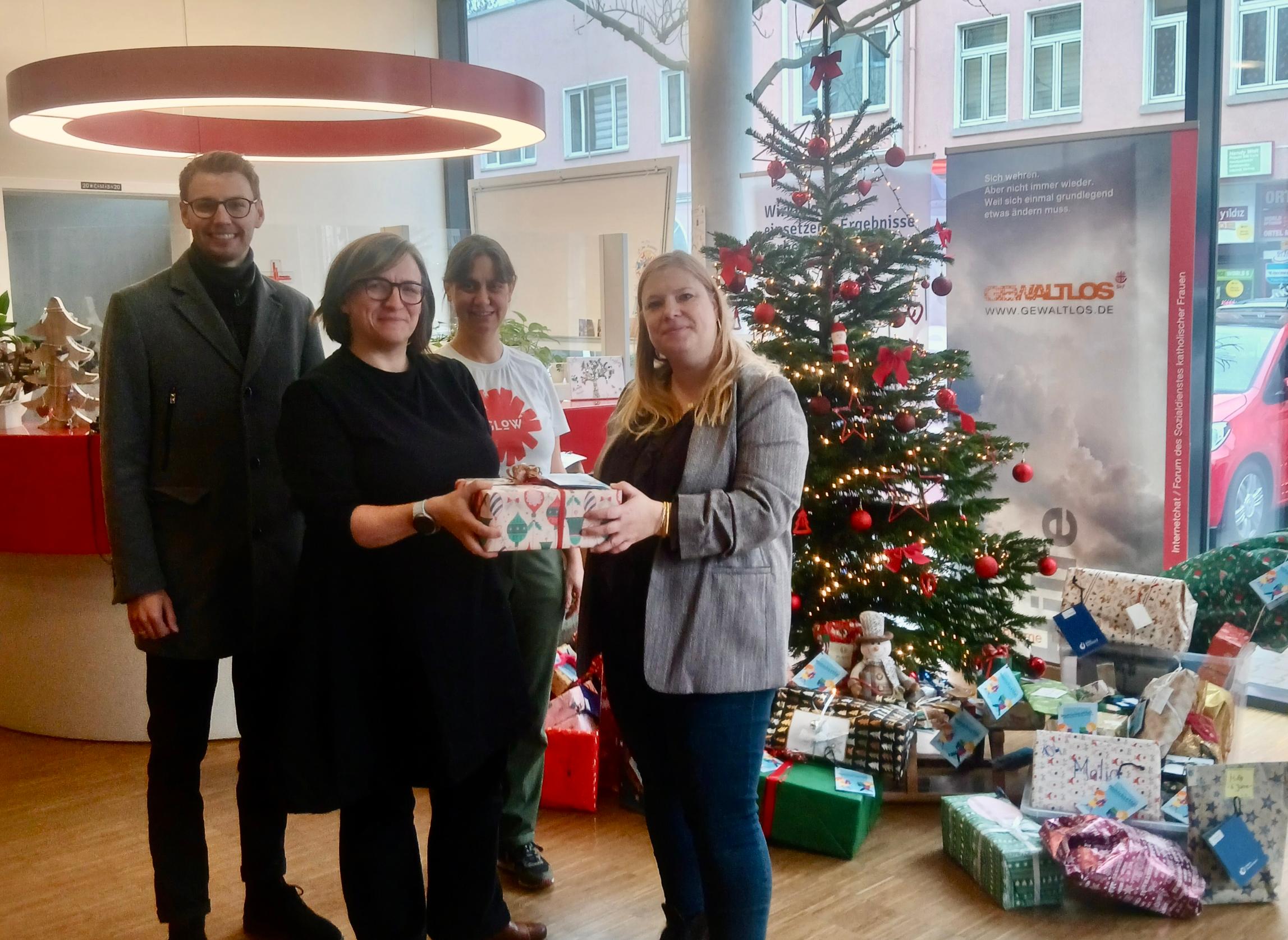 Geschenkübergabe Union Asset