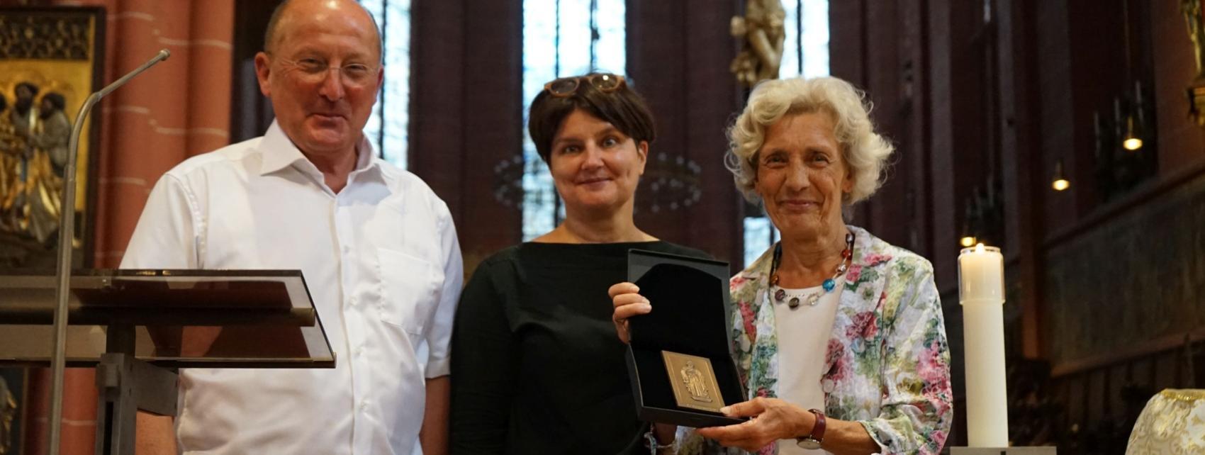 Stadtdekan Dr. Johannes zu Eltz, Marianne Brandt und Brigitte Weber